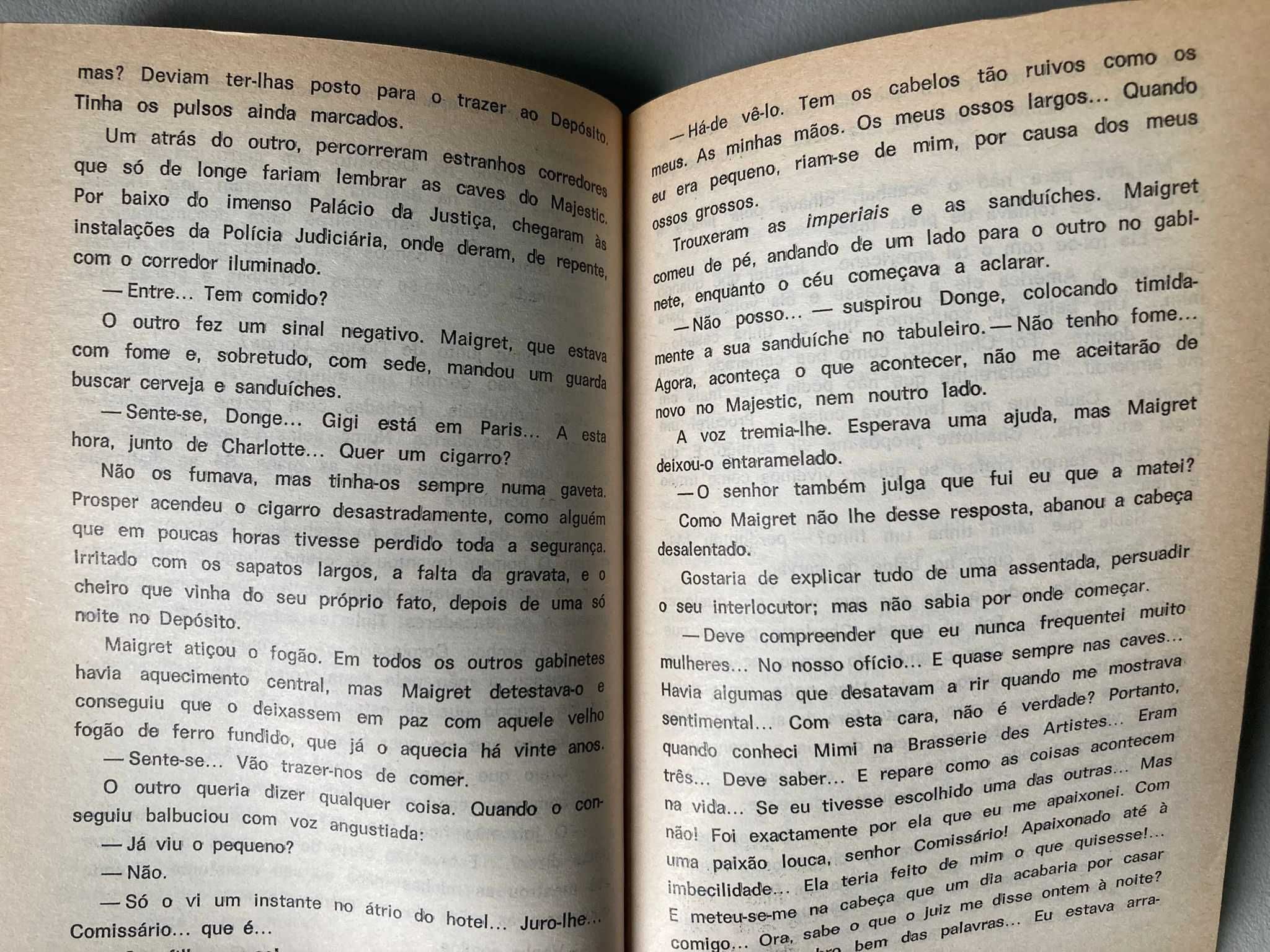 Maigret e o Cadáver no Armário, de Georges Simenon