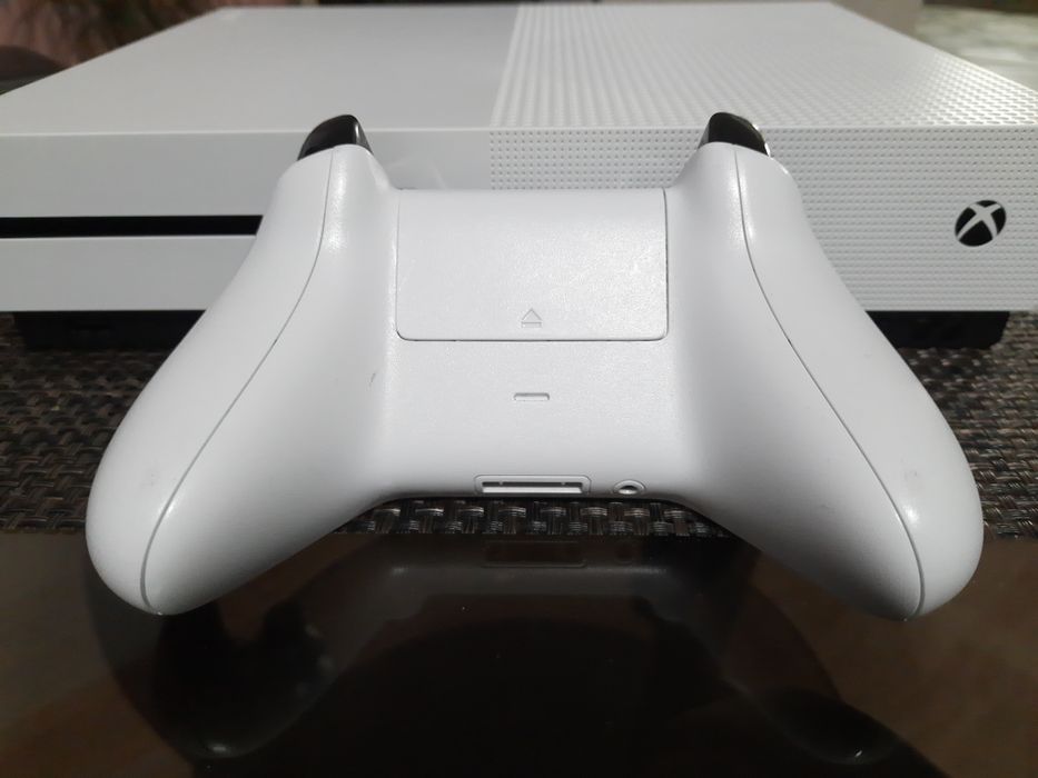 Xbox one S 1tb полный комплект