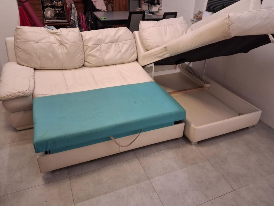 Biały skórzany narożnik