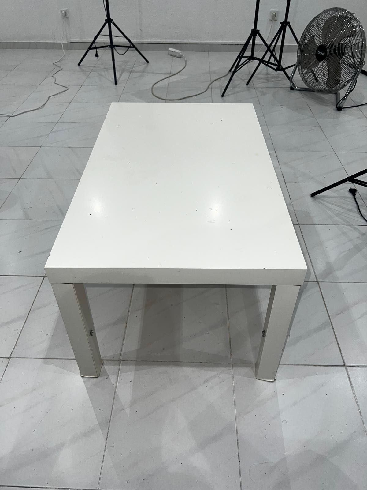 Várias mobílias - sofá , mesa de centro etc