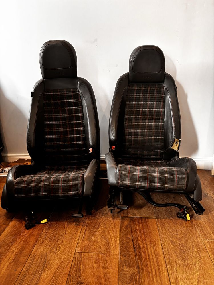 Fotele golf V gti ed30