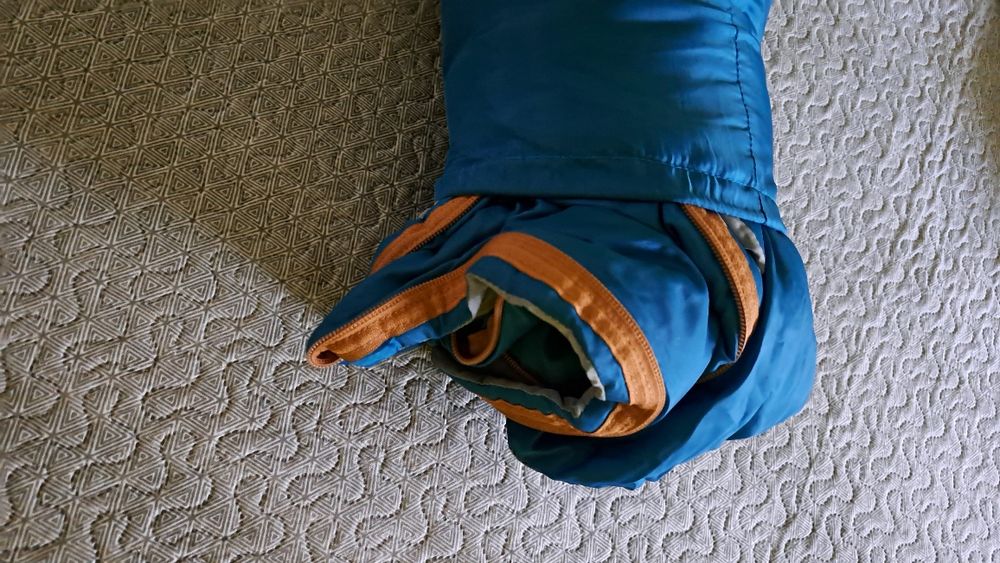 Saco cama, ideal para acampar.