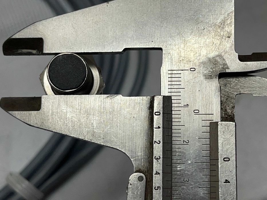 Czujnik indukcyjny / zbliżeniowy do rozdzielaczy central smarowania