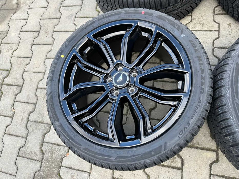 5x114,3 8,5j x 19" et50 Ford Mustang OE komplet zimowe NOWE OPONY TPMS