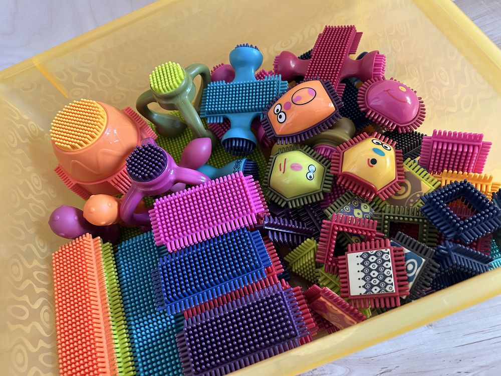 B.Toys Klocki jeżyki z buźkami zestaw XXL 75 elementów