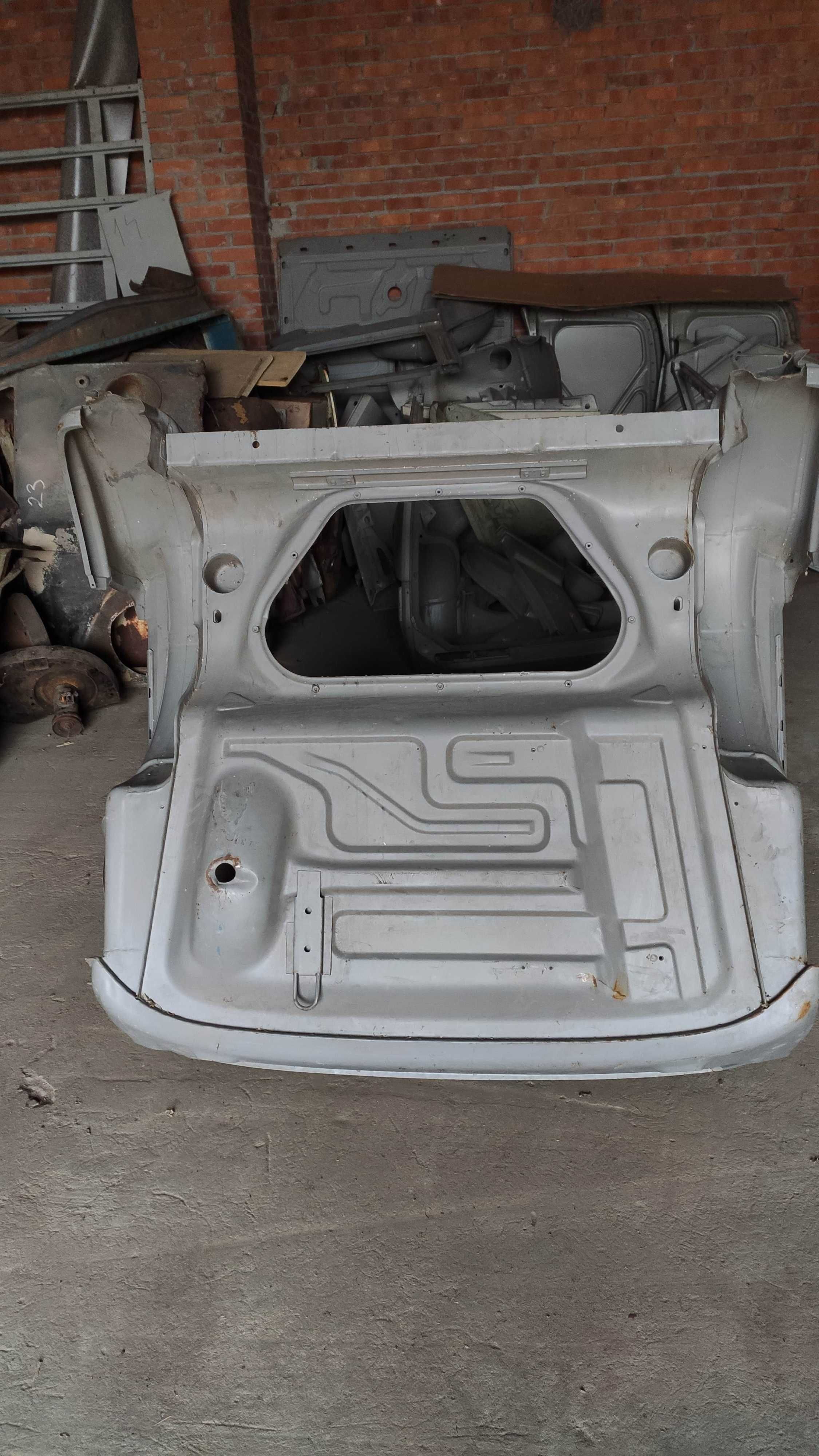 Wartburg 1.3 - Nowy tył kombi - podłoga pas tylny fartuchy boczne