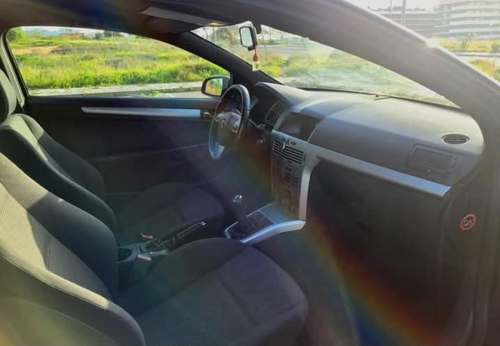 Opel Astra GTC 1.7  125cv
Corro de 5 lugar de duas p