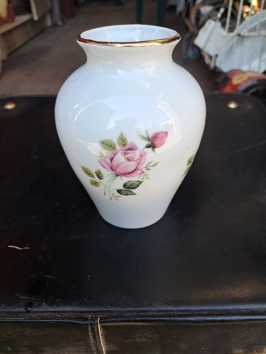 Piękny porcelanowy wazon Chodzież kwiatki