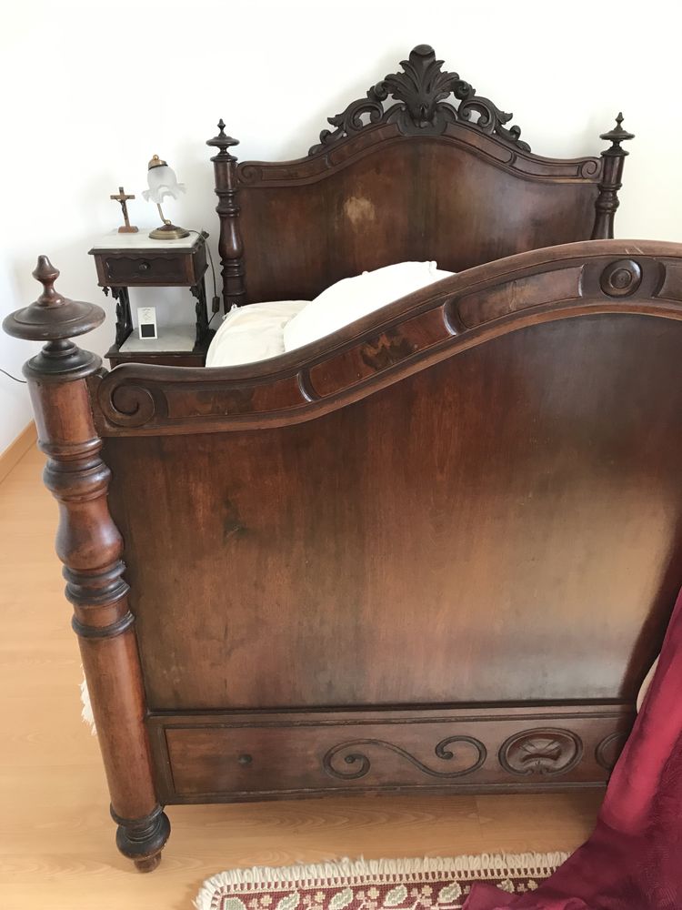 Cama de estilo antigo ( séc. XIX)