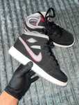 Оригінальні Жіночі Кросівки Air Jordan 1 Mid / Кроссовки на сезон