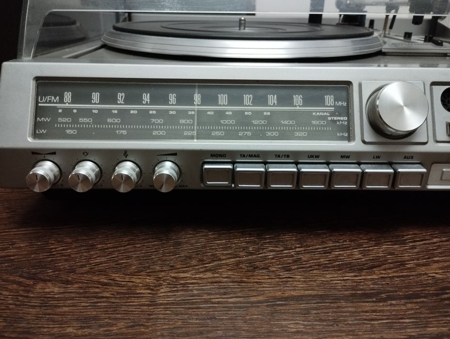 Gira-discos Grundig Studio RPC 50