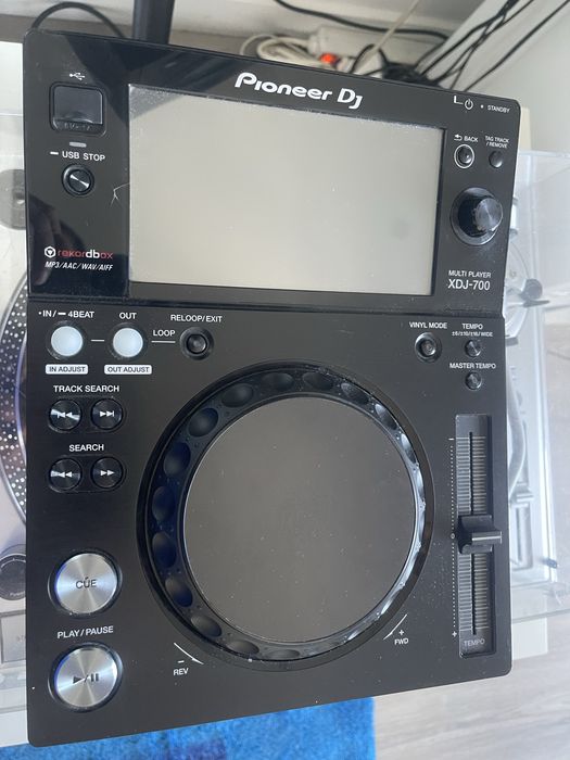 2 XDJ 700.
