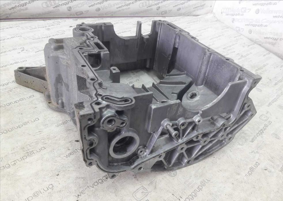 Верхняя часть поддона 059103603AG\AP Audi Q7 \ Volkswagen Touareg
