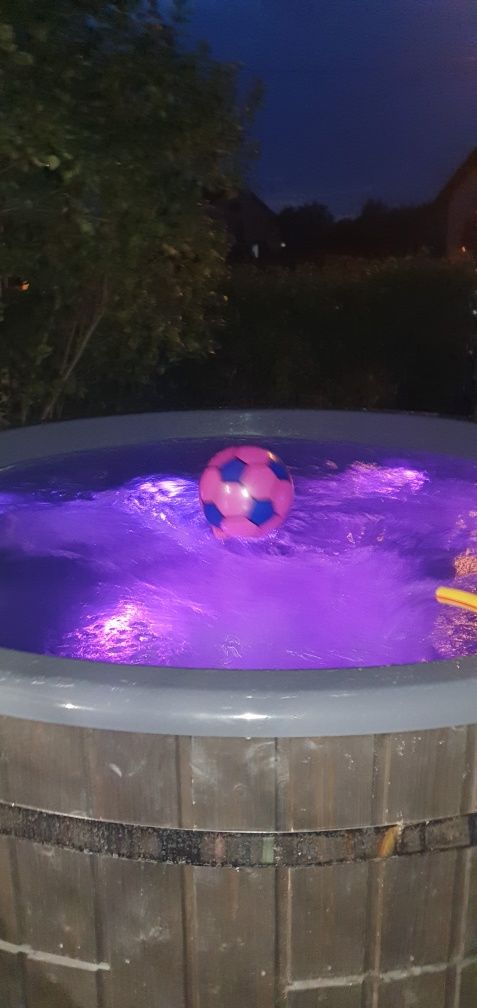Jacuzzi Balia bania ogrodowa 20 dysz komplet od ręki