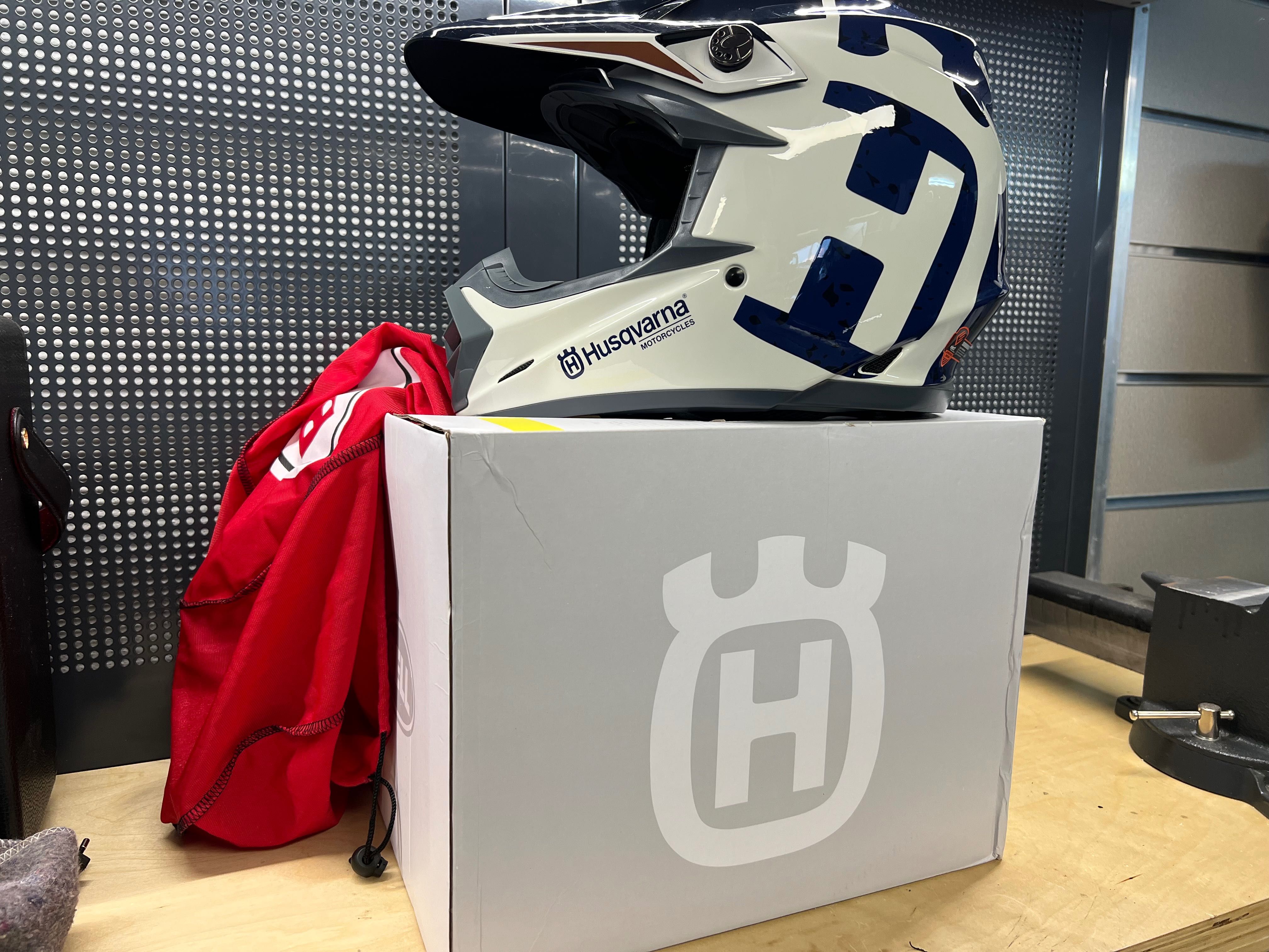 Capacete Husqvarna / Bell Moto9 Tamanho M