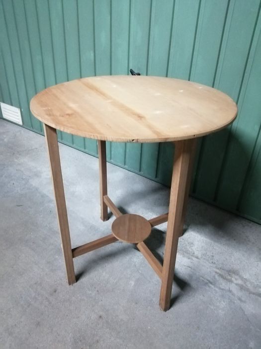 Mesa redonda senhorinha