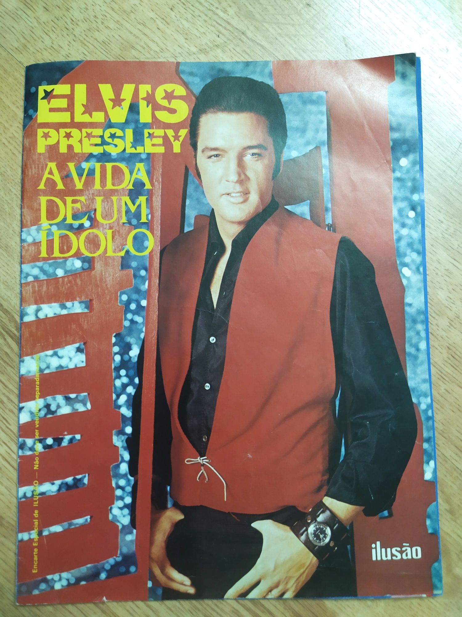 Vendo revista "Elvis Presley- A vida de um ídolo" de 1990