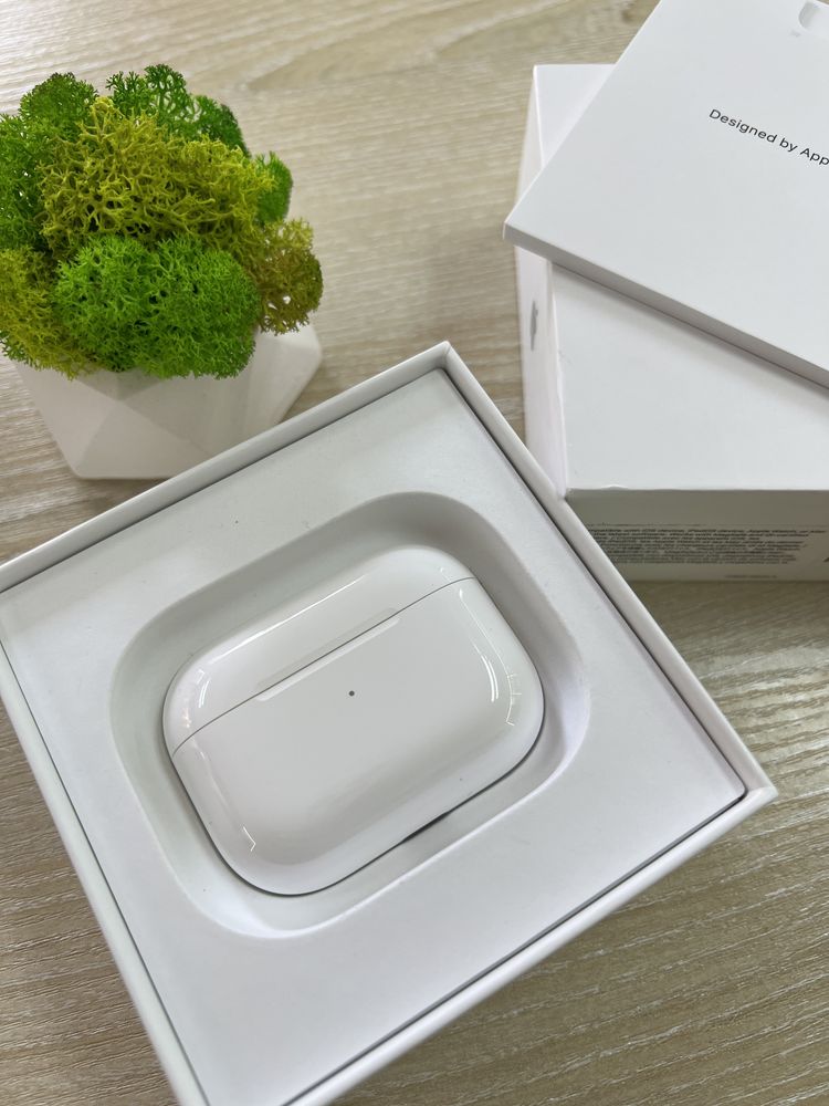 AirPods Pro with Wireless Charging Case Original!