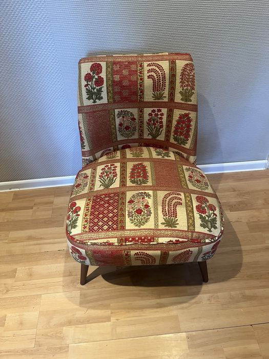 Продам винтажное мягкое кресло без ручек