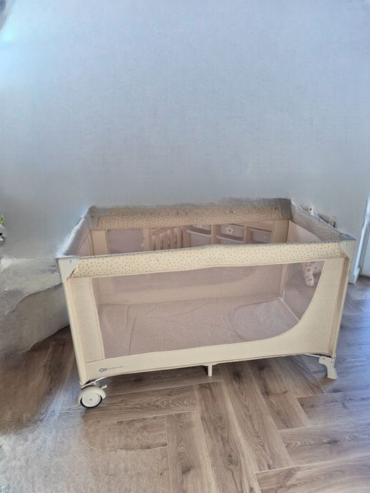 Łóżeczko turystyczne Kinder joy beżowe