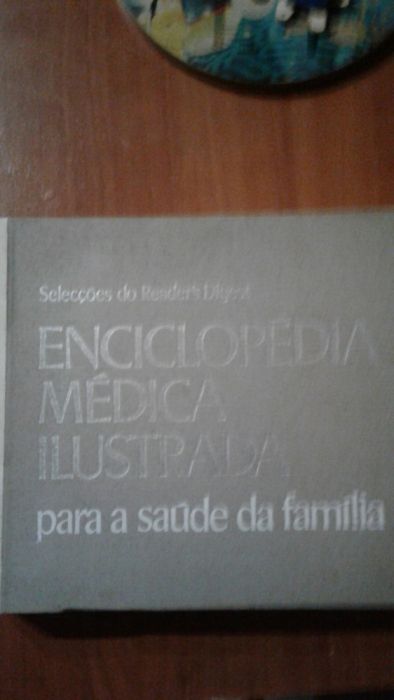 Livro enciclopédia médica ilustrada.