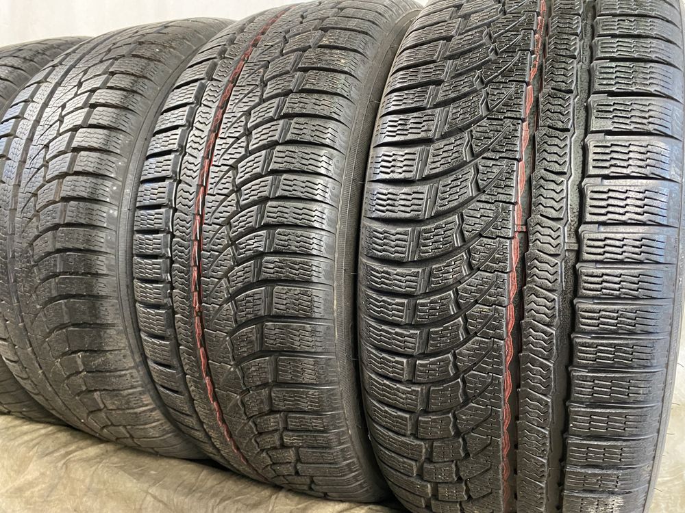 235/45R18 98V Nokian WR A4