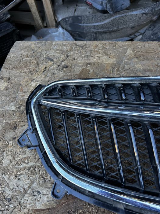 Решетка радиатора Buick encore 2017 - оригинал.