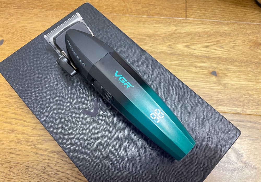 Profesionalna maszynka do strzyżenia włosów VGR V-003 barber trymer