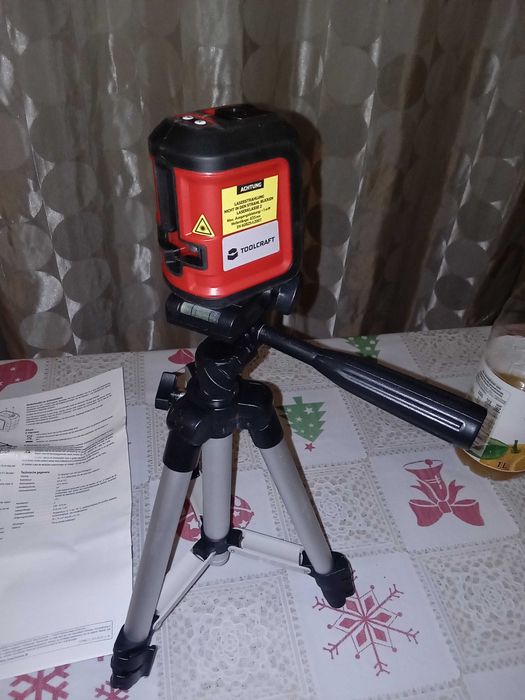 Laser krzyżowy CL8 ze statywem