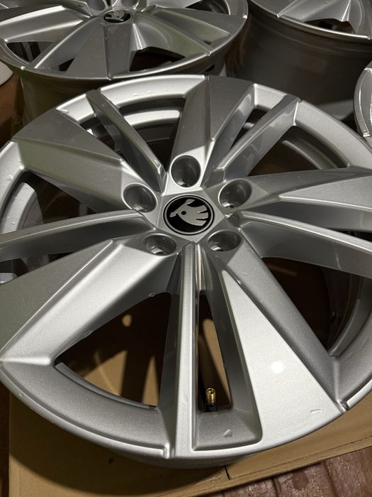 Оригінальні диски Шкода R17