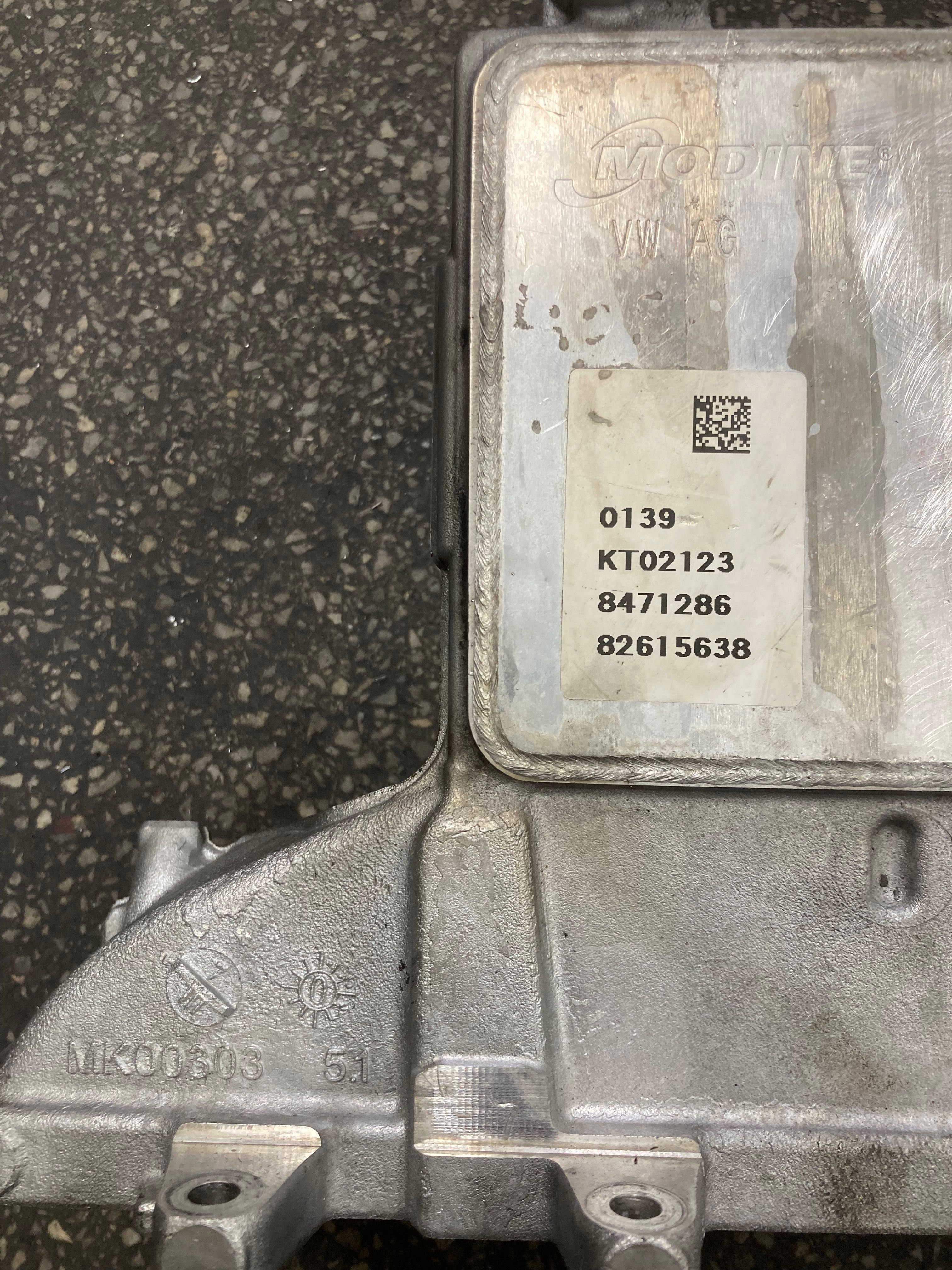 Впускний Колектор AUDI A6 2.0/2020р