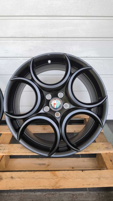 Felgi aluminiowe Alfa Romeo Giulia 18" 5x110 8J 9J Nowe (OL650F)