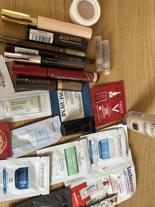 Zestaw kosmetykow makijazu Paese Rimmel Hean Eveline Essence Claresa