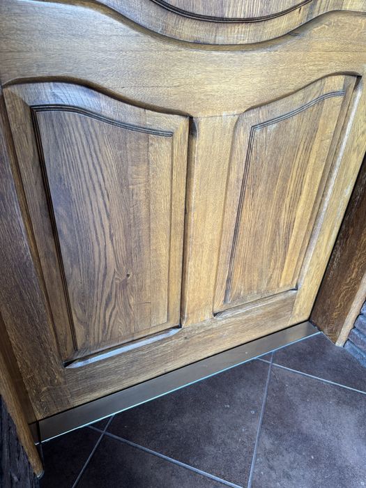 Dębowe drzwi frontowe z witrażem