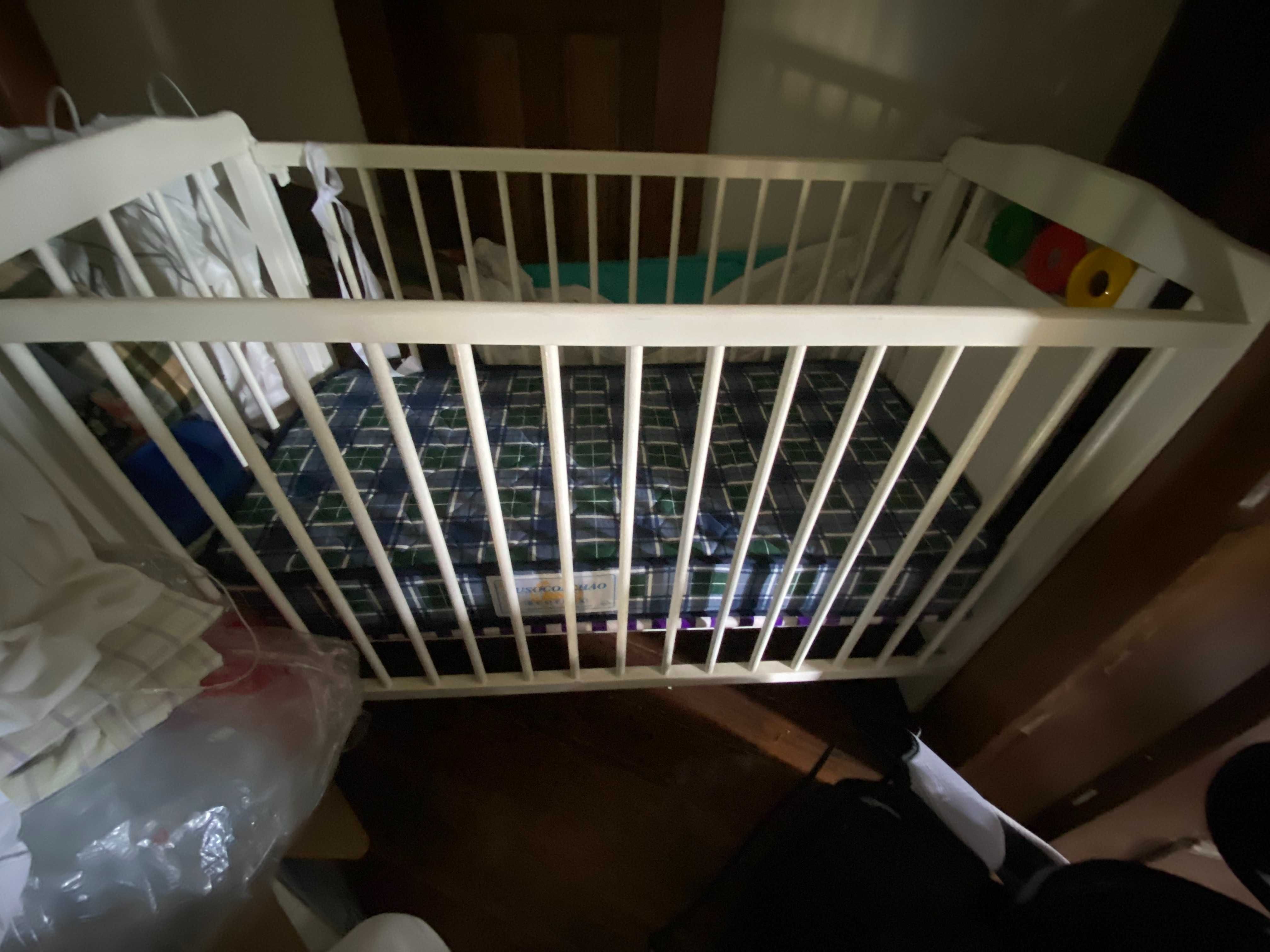 Cama para bébé ajustável