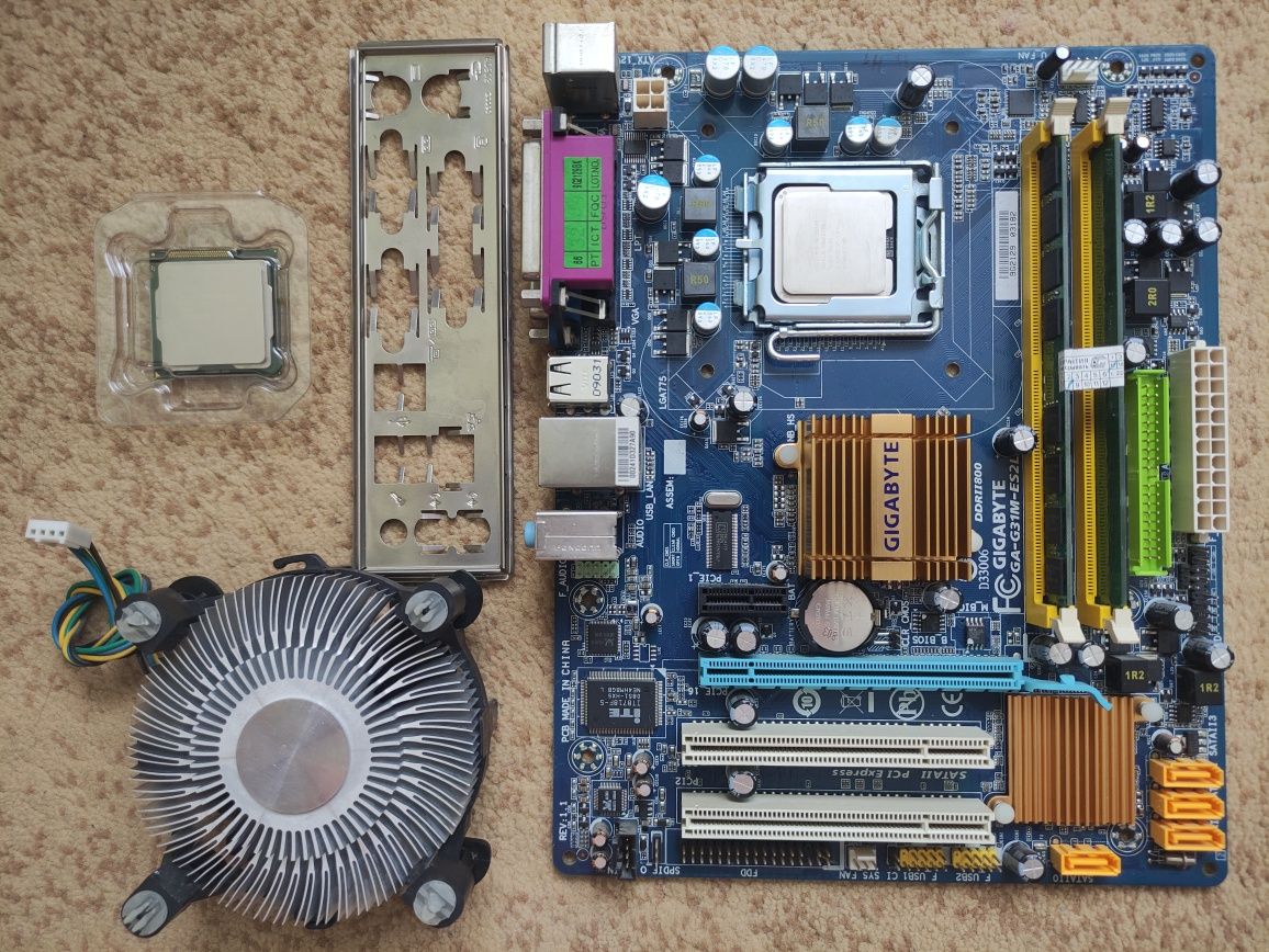 Комплект Gigabyte GA-31M-ES2L + Intel E6300 та Intel G860