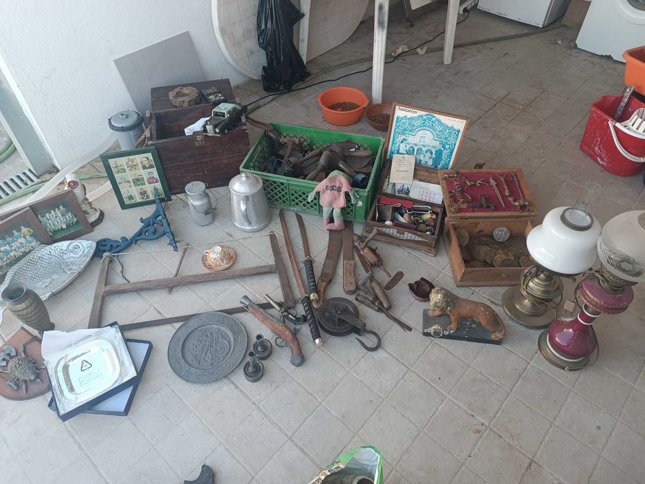 Lote de antiguidades fim de actividade