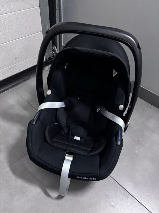 Fotelik nosidelko  Maxi Cosi z bazą