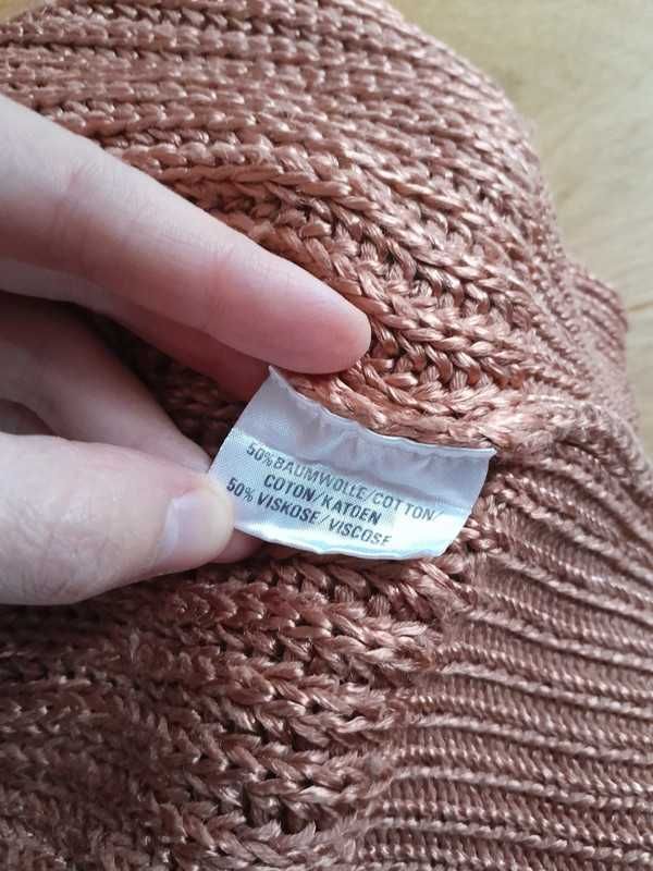 Elegancki świąteczny sweter bawełniany z koronkowym kołnierzykiem r.M