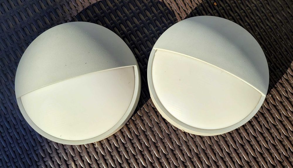 2 Candeeiros Philips de exterior