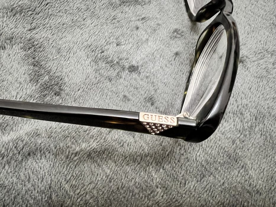 Atmacao de oculos GUESS