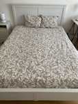 Cama casal com colchao OFERTA mesa de cabeceira