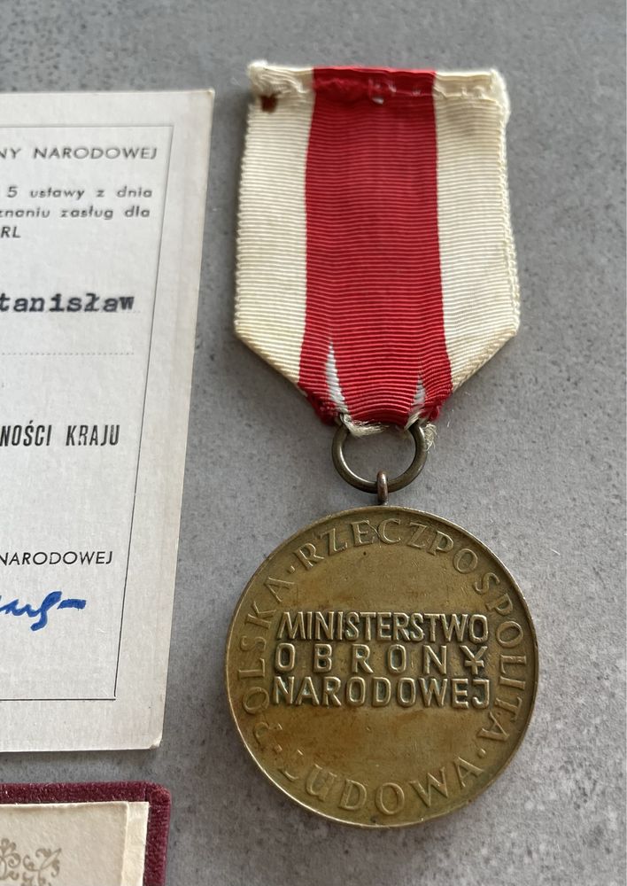 Złota odznaka za zasługi dla Warszawy PRL i medal z legitymacjami