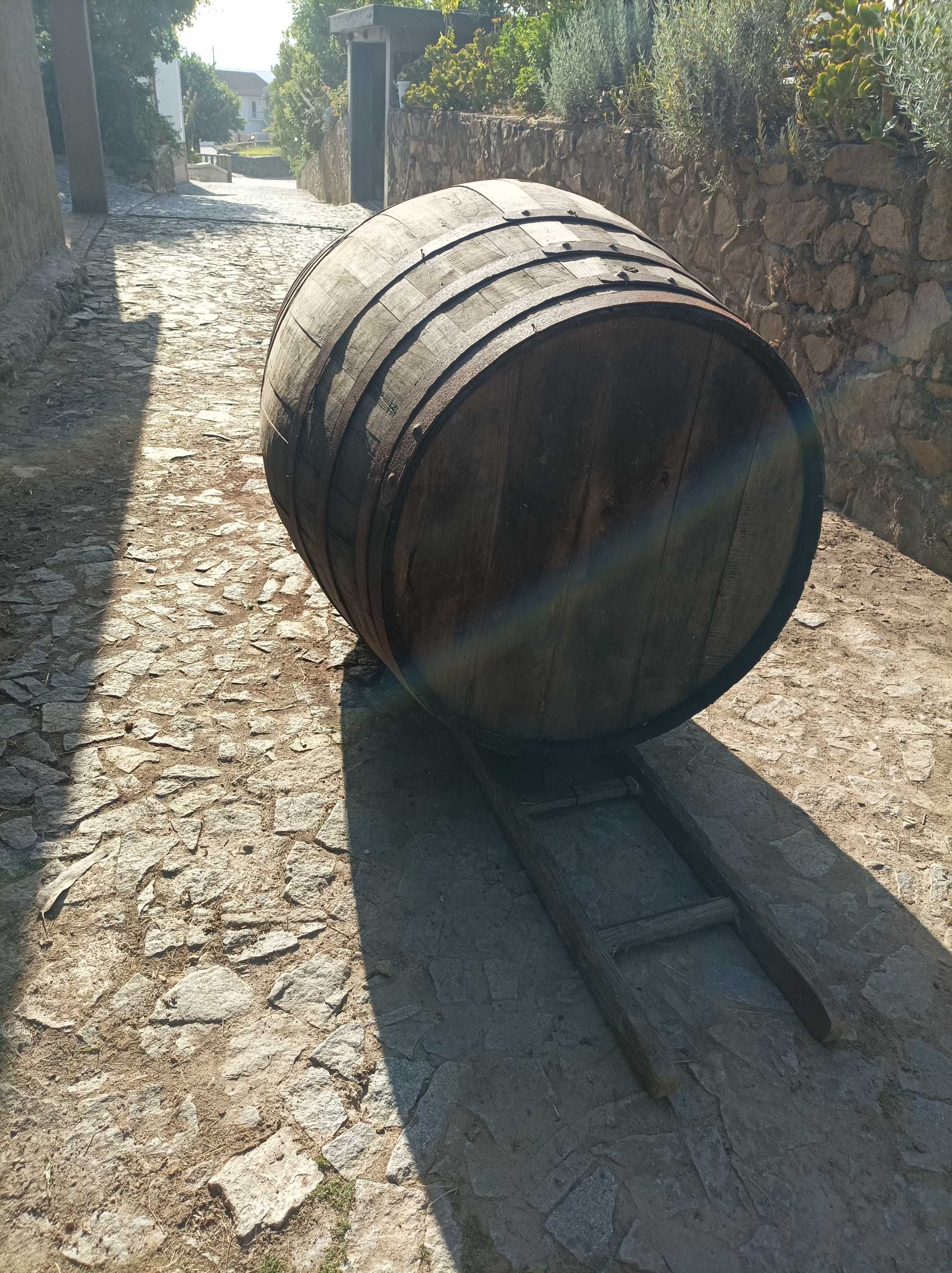Tonel vinho 1250l