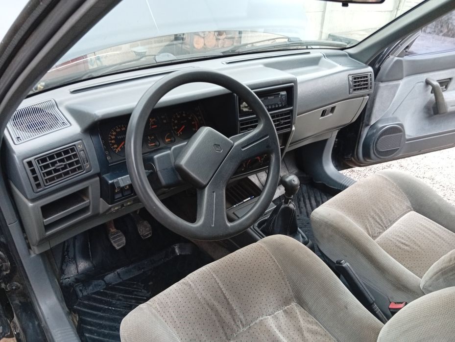 Автомобіль Renault 19