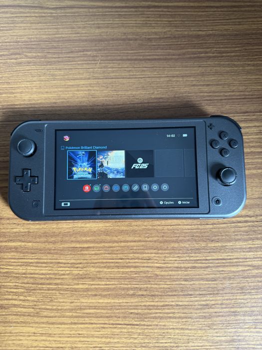 Nintendo Switch Lite + Jogos e Acessórios (como nova)