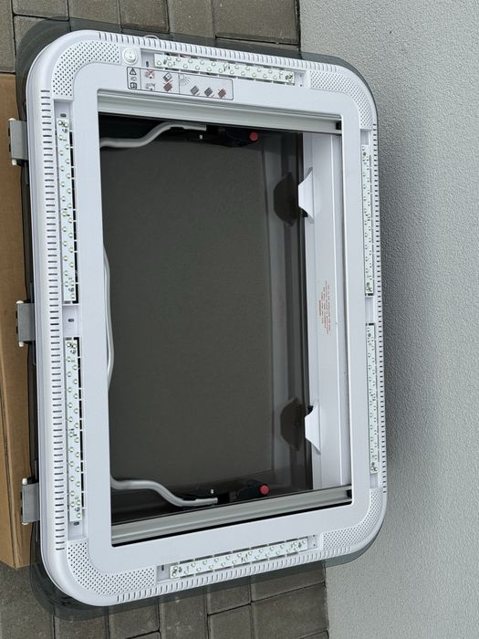 Okno dachowe kamper campervan 70x50 LED Zestaw z moskitierą i roketą