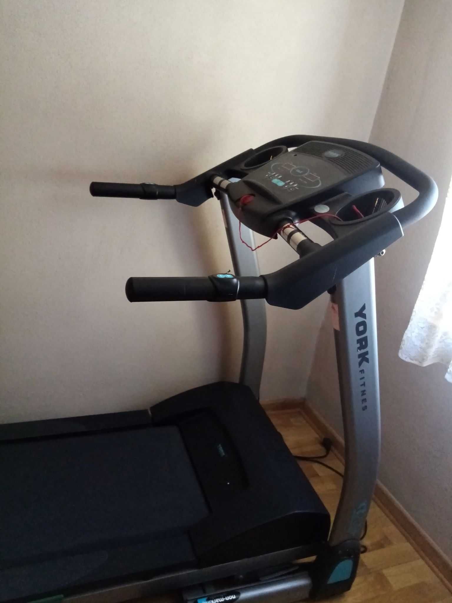 bieżnia york fitness t200+ (uszkodzona)