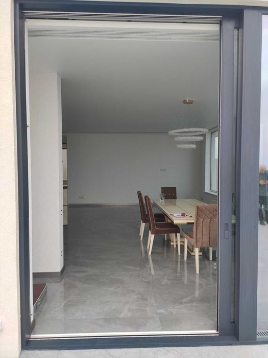 Алюмініеві вікна та двері в теплому та холодному алюмінії.