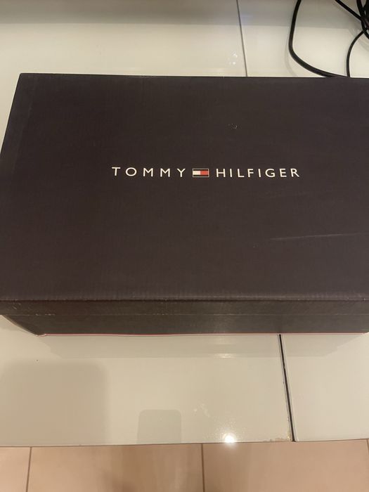 Продам новые демисезонные замшевые туфли Tommy Hilfiger